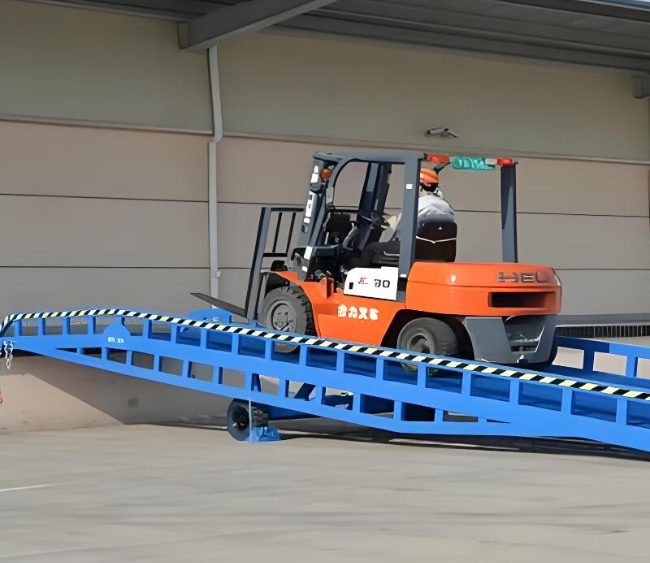 湘东移动式卸货平台（叉车用）